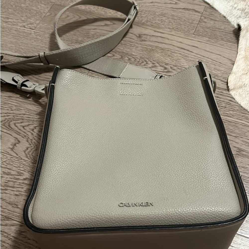 Calvin KLEIN Fay Logo Crossbody Bag Large